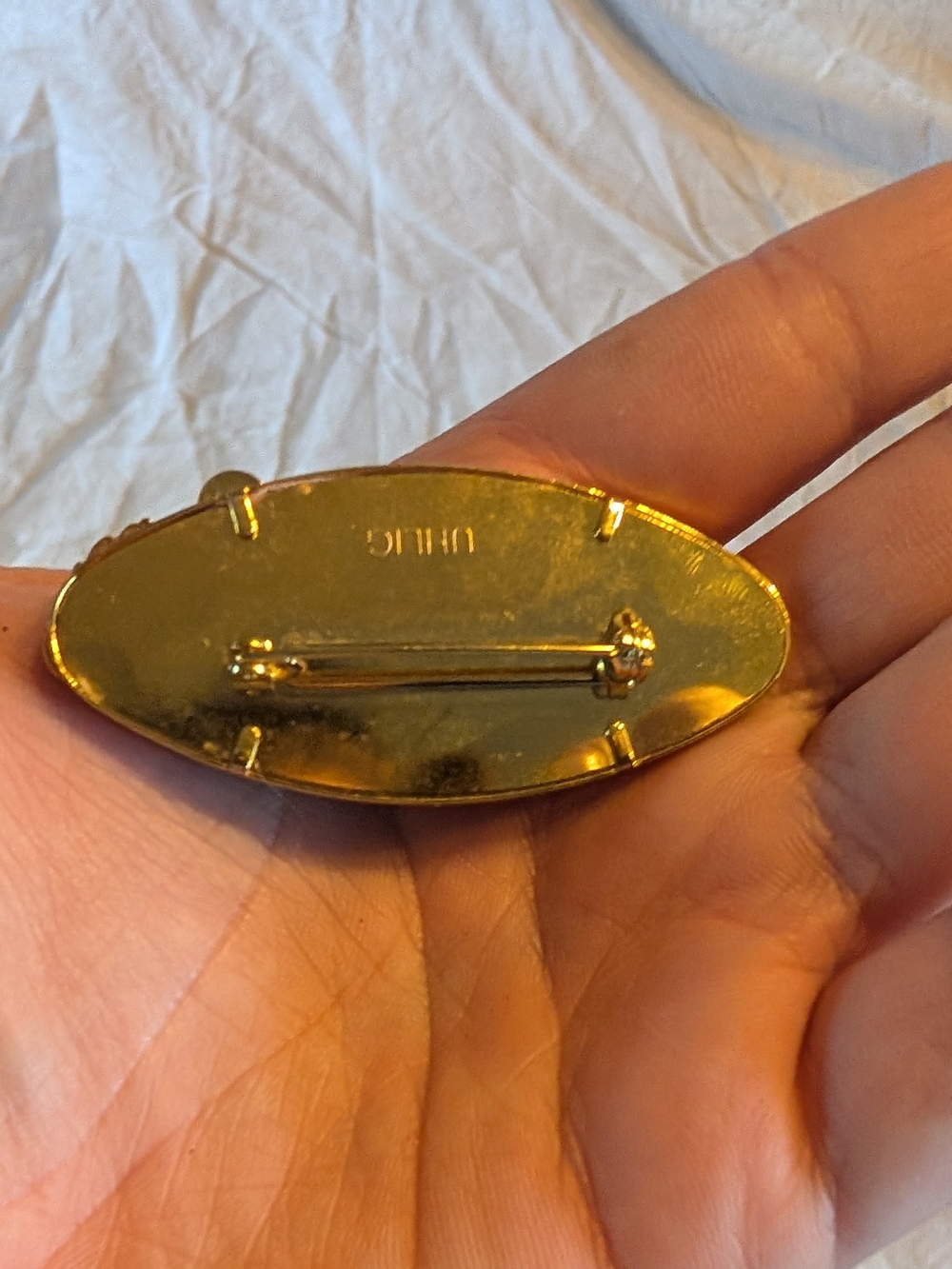 2/30$ Vintage Gold-Tone Scenic Brooch with Green and Pink Tones - Picture 3 of 6